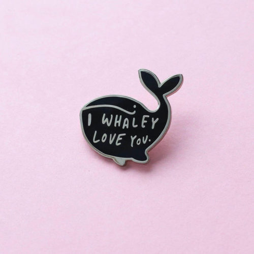 I Whaley Love You Enamel Pins Meme Whale Ocean Animal Jewelry Cetacean Brooches Denim jeans Lapel Pins For Girlfriend Boyfriend